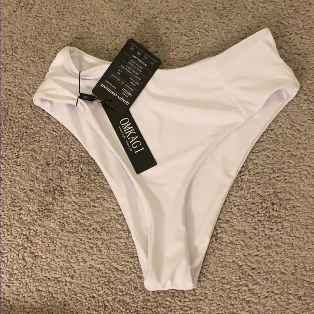 Bathing suits - Picture 5 of 7